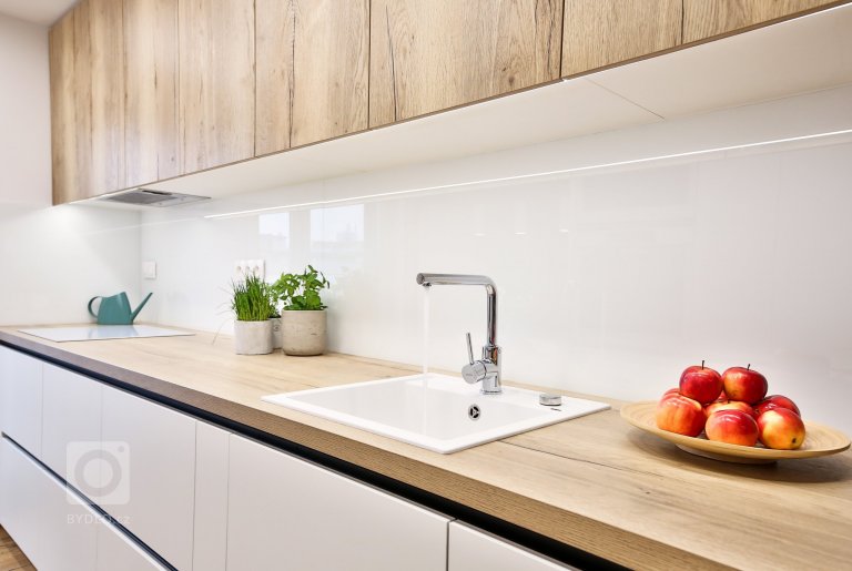 add picture to album