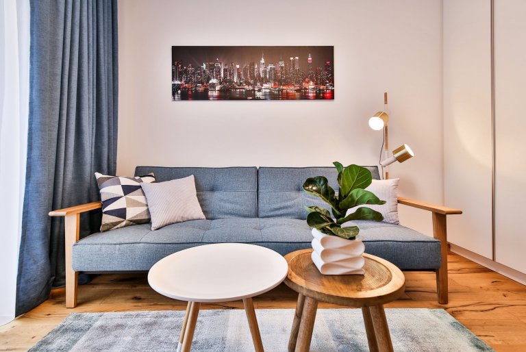 Realizácia 3-izbového bytu v Rezidencie Pri mýte - v&nbsp;tomto útulnom interiéri prevláda zeleň a moderný koncept dopĺňajú prírodné materiály, masívne drevo a…