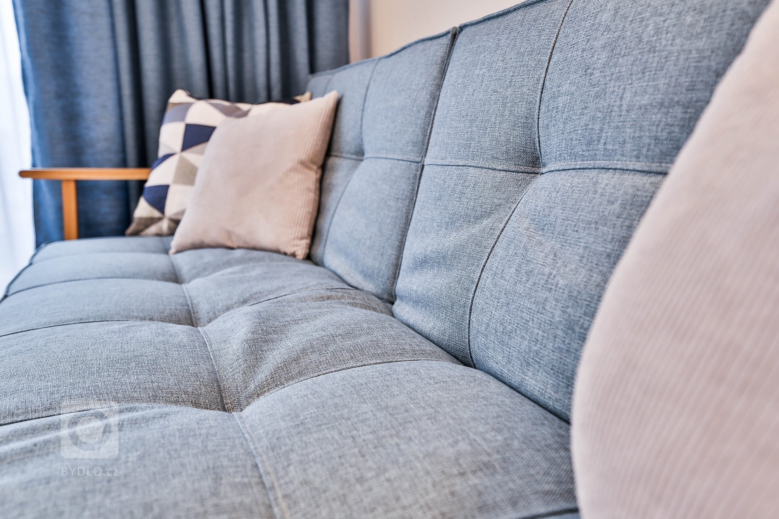 Realizácia 3-izbového bytu v Rezidencie Pri mýte - v&nbsp;tomto útulnom interiéri prevláda zeleň a moderný koncept dopĺňajú prírodné materiály, masívne drevo a…