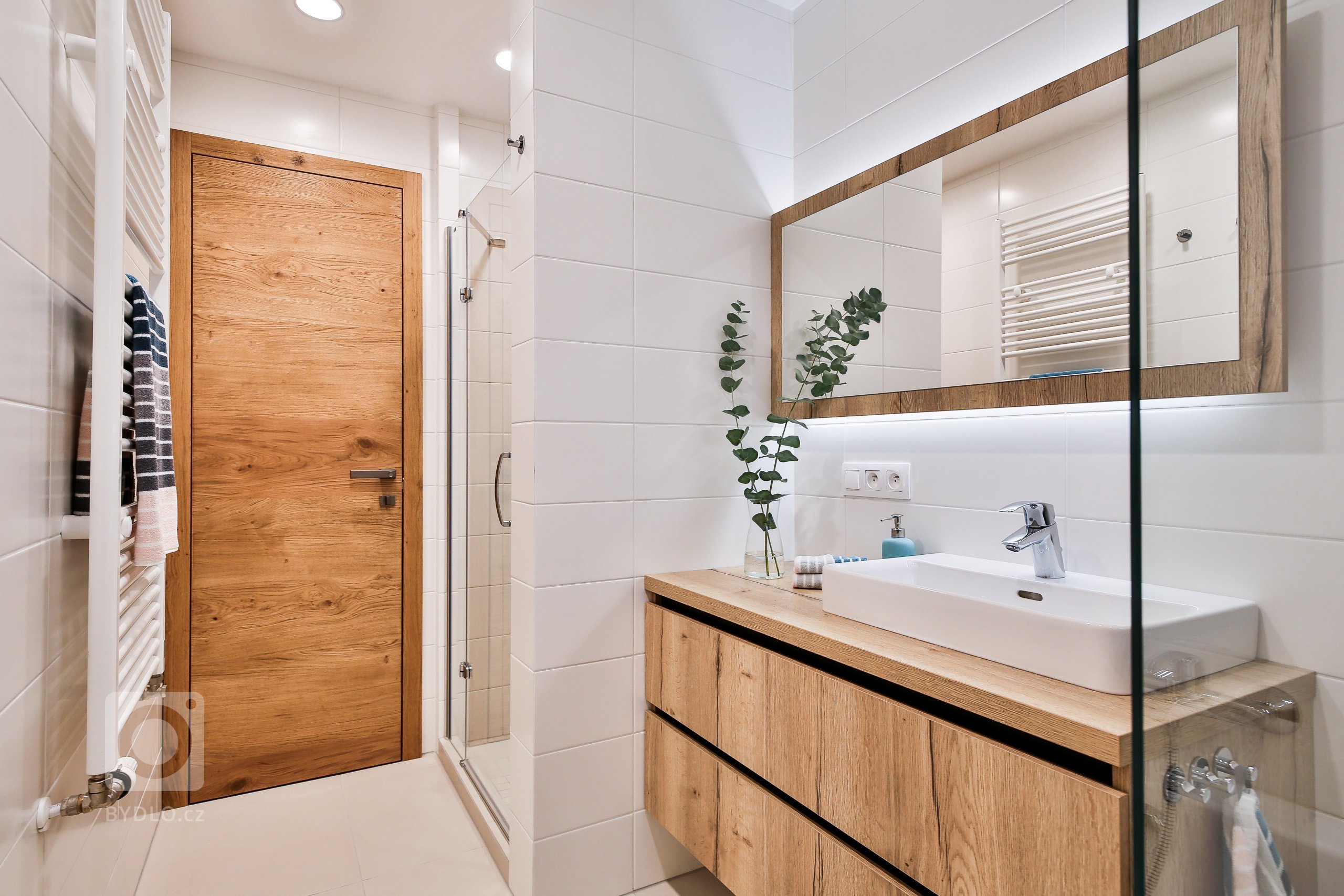 Realizácia 3-izbového bytu v Rezidencie Pri mýte - v&nbsp;tomto útulnom interiéri prevláda zeleň a moderný koncept dopĺňajú prírodné materiály, masívne drevo a…