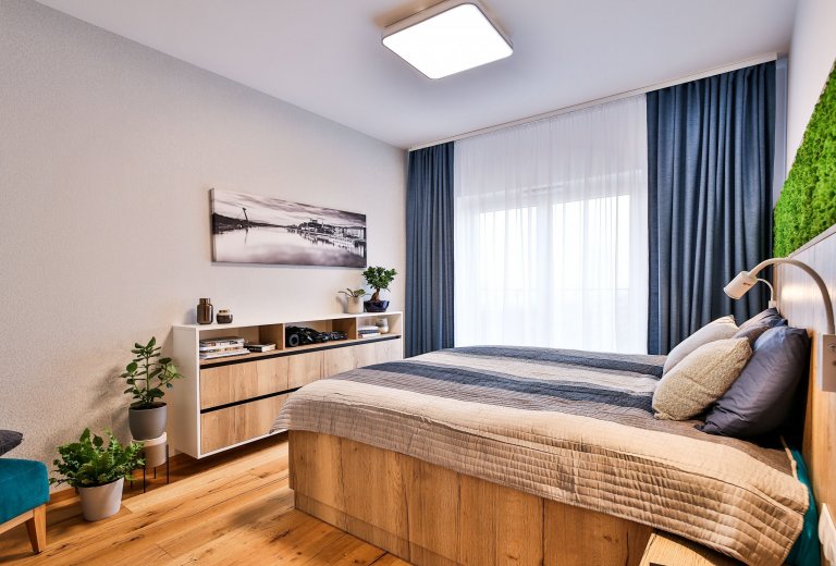 Realizácia 3-izbového bytu v Rezidencie Pri mýte - v&nbsp;tomto útulnom interiéri prevláda zeleň a moderný koncept dopĺňajú prírodné materiály, masívne drevo a…