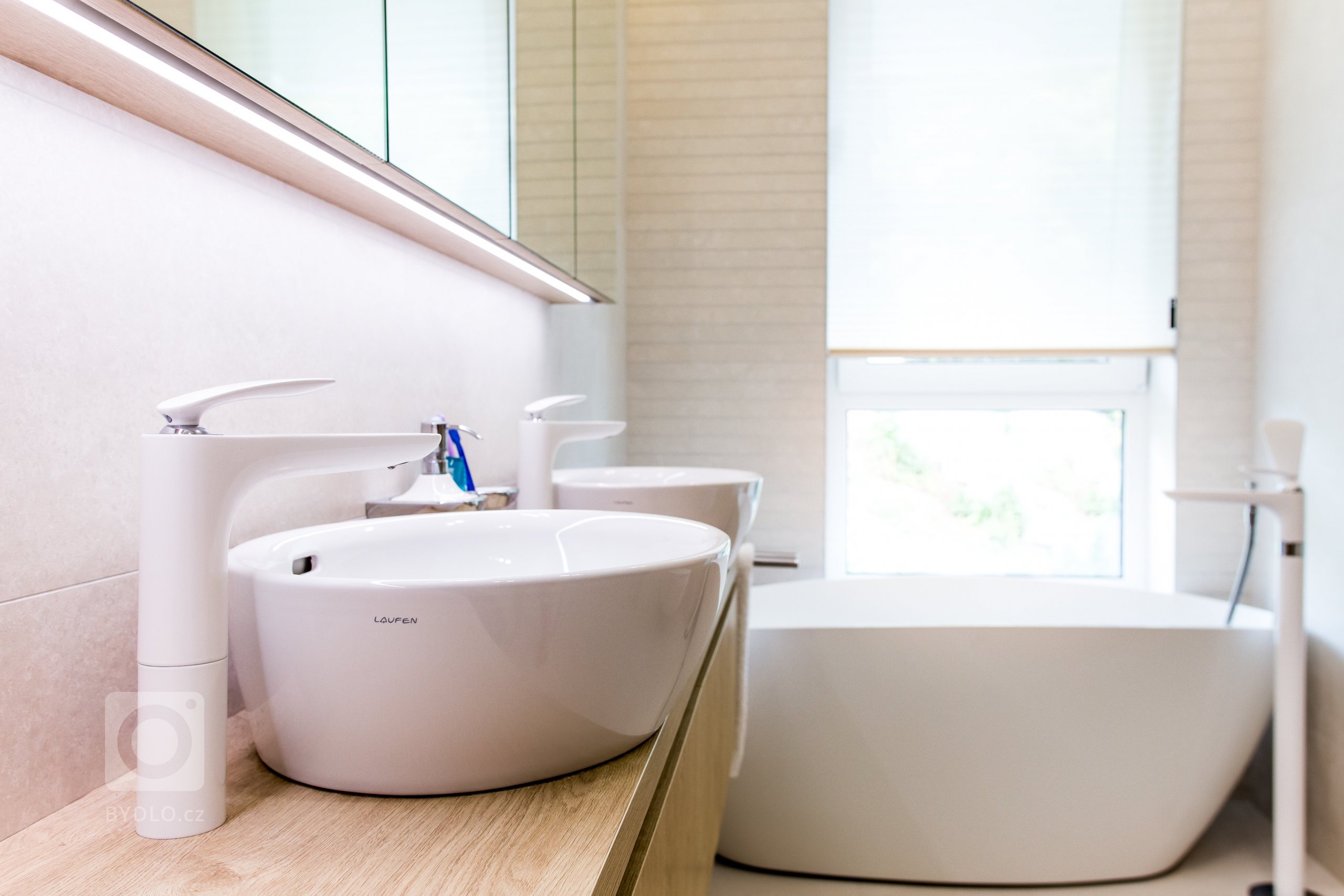 Moderní minimalistický interiér, pozrite si fotografie 4-izbového bytu v Banskej Bystrici, ktorý vznikol výnimočnou spoluprácou klienta s citom pre detail a…