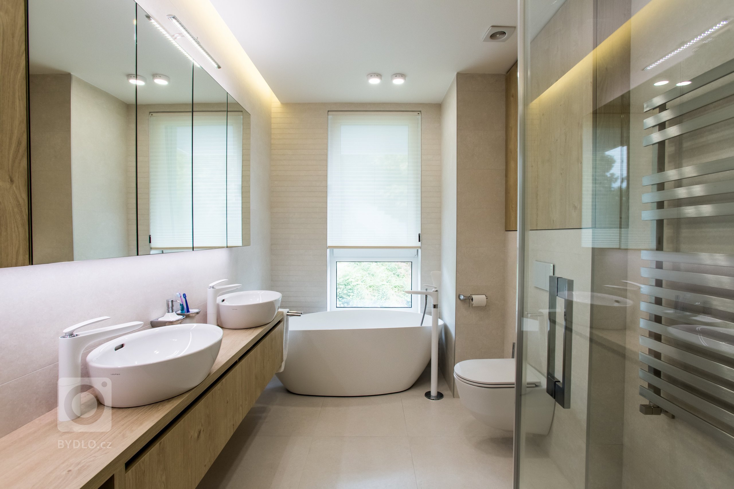 Moderní minimalistický interiér, pozrite si fotografie 4-izbového bytu v Banskej Bystrici, ktorý vznikol výnimočnou spoluprácou klienta s citom pre detail a…