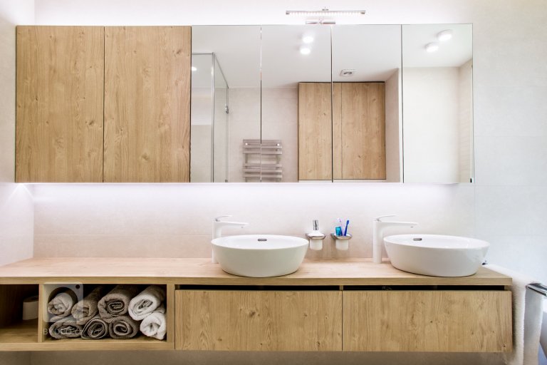 add picture to album