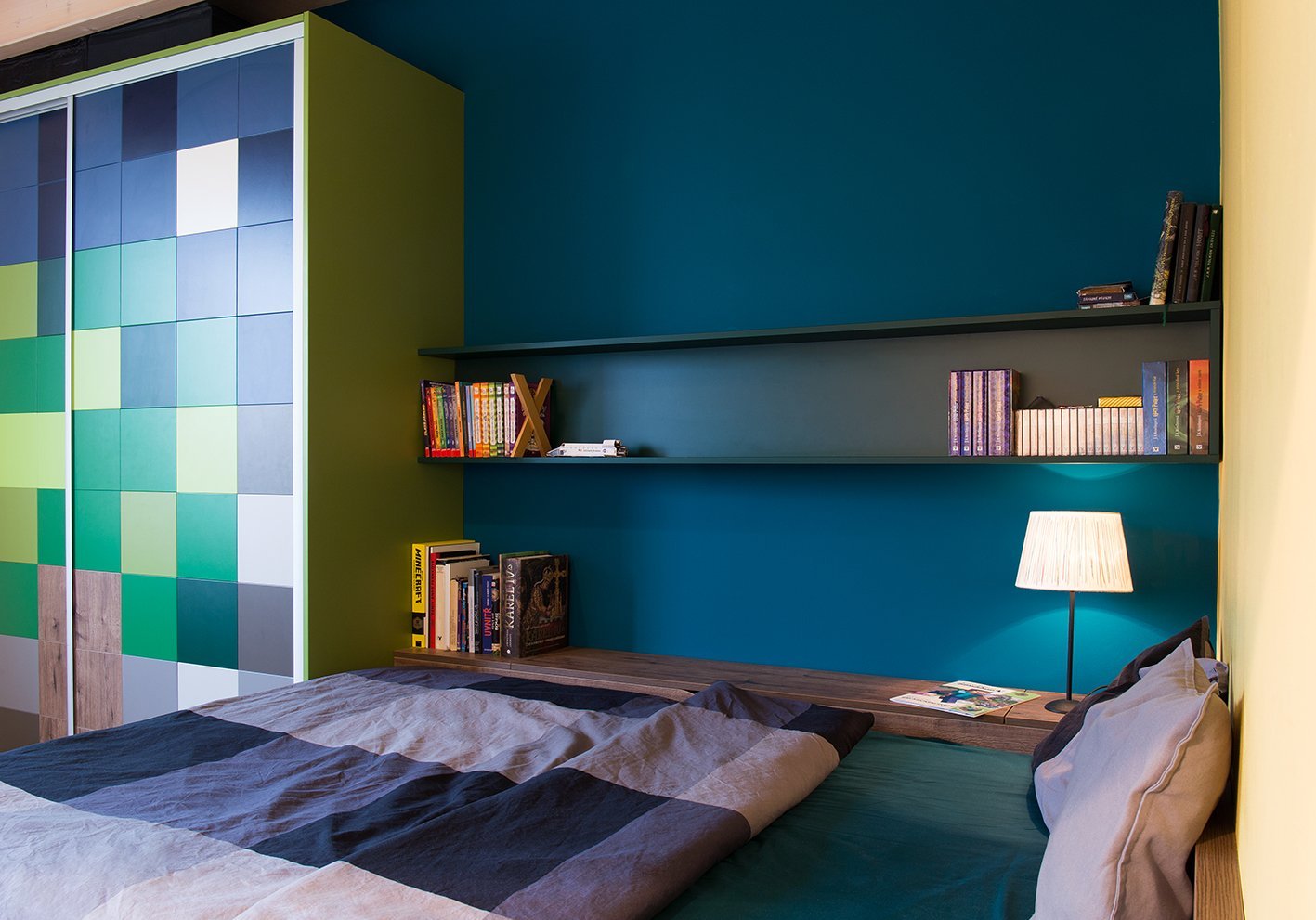 DĚTSKÝ POKOJ &bdquo;MINECRAFT&ldquo;

Pokoj pro 12-letého kluka, který rád staví z lega a hraje Minecraft.

Vojtova oblíbená barva je zelená a chtěl by být…