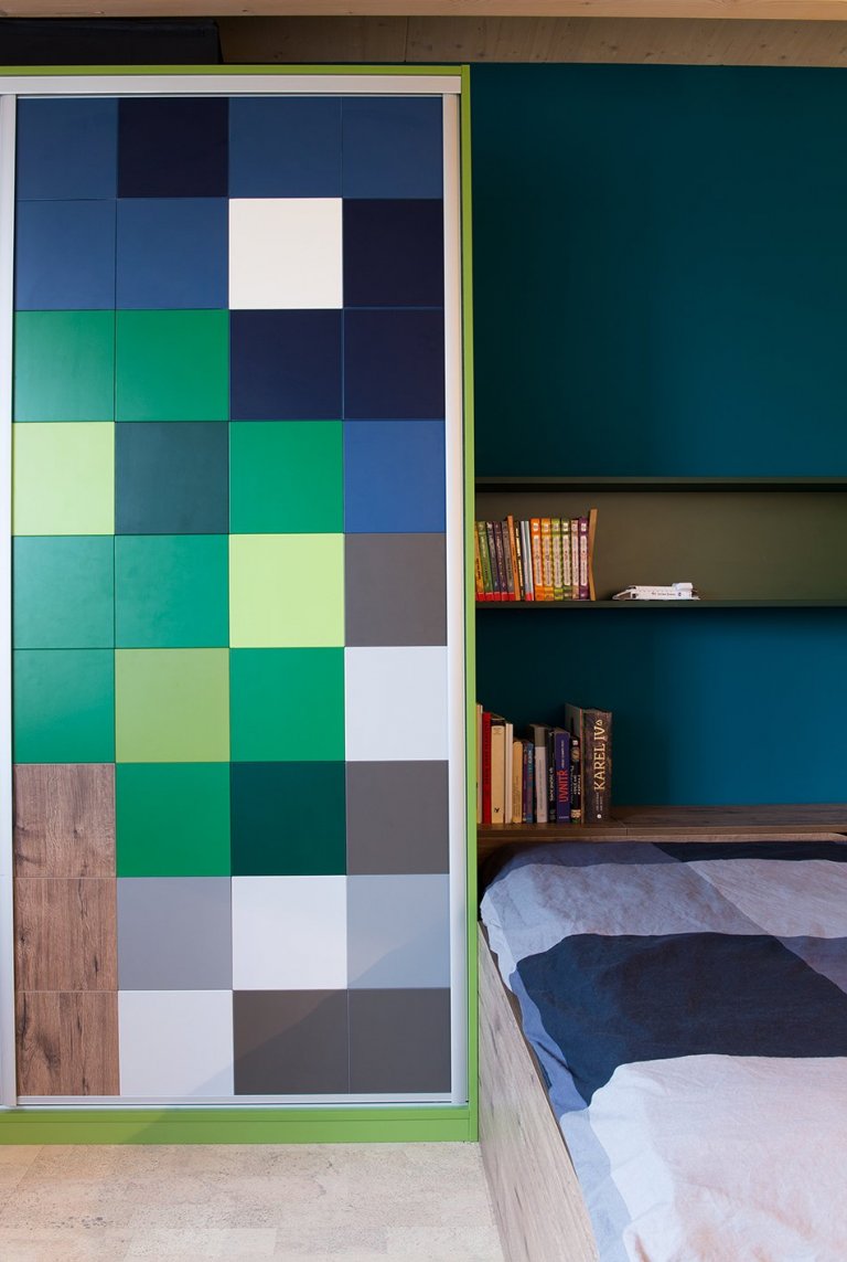 DĚTSKÝ POKOJ &bdquo;MINECRAFT&ldquo;

Pokoj pro 12-letého kluka, který rád staví z lega a hraje Minecraft.

Vojtova oblíbená barva je zelená a chtěl by být…