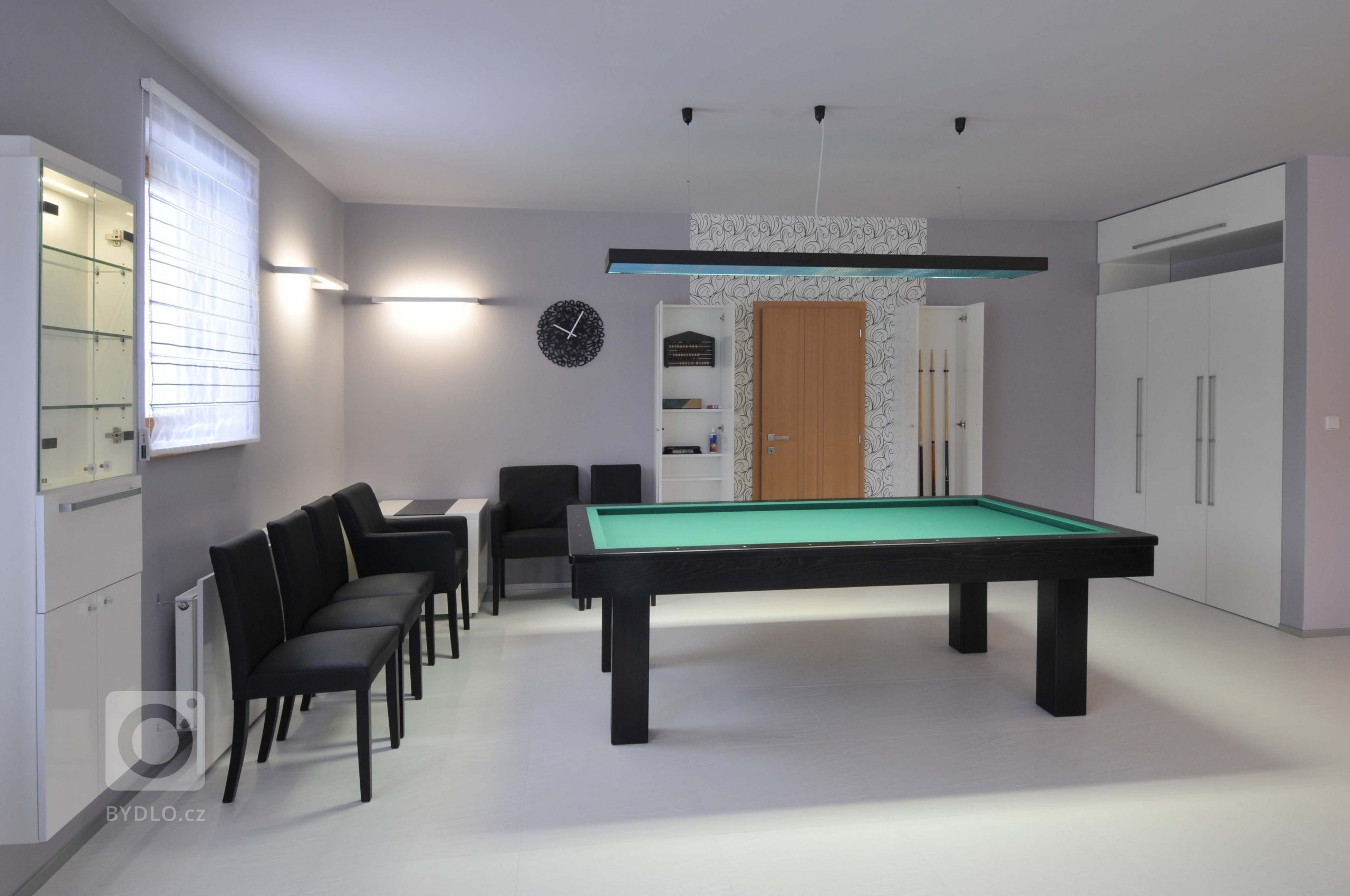 Zábavné využití jídelní části bytu. 