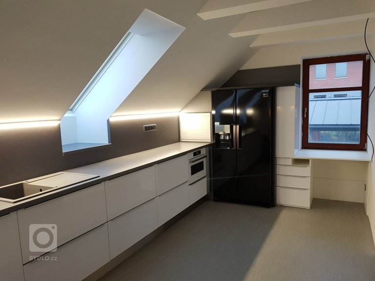 add picture to album