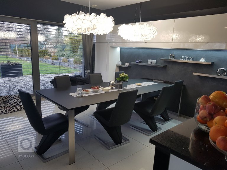 add picture to album