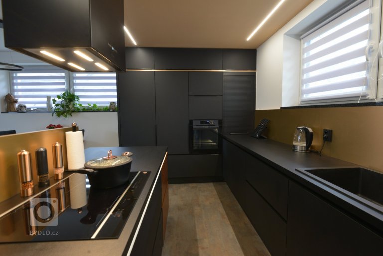 add picture to album