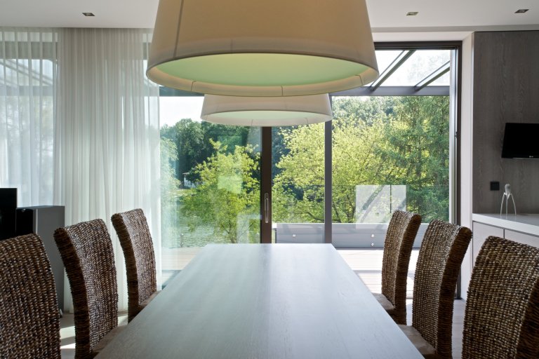 Rekonstrukce rekreačního objektu ze 70. let. Jeho tehdejší devizou bylo hlavně místo - mírný svah nad přehradou, úžasné výhledy, orientace na jih, krásná…