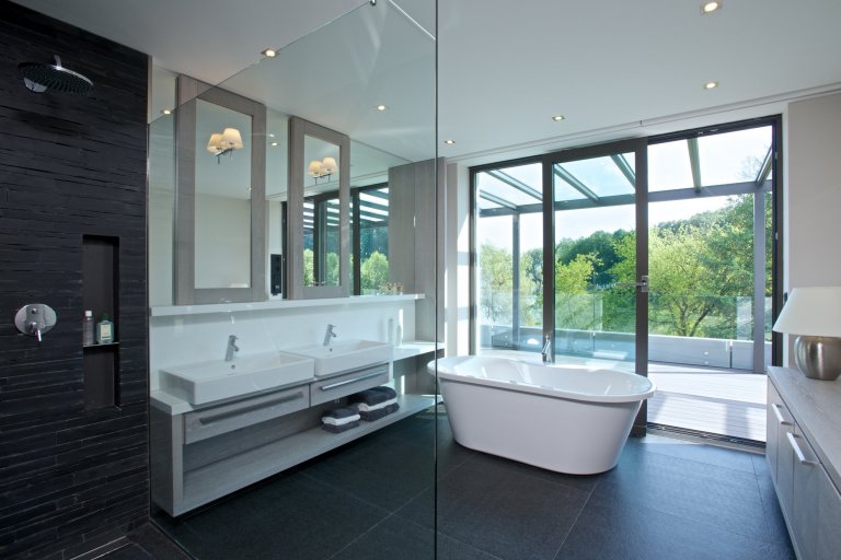 Rekonstrukce rekreačního objektu ze 70. let. Jeho tehdejší devizou bylo hlavně místo - mírný svah nad přehradou, úžasné výhledy, orientace na jih, krásná…