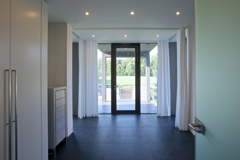 Rekonstrukce rekreačního objektu ze 70. let. Jeho tehdejší devizou bylo hlavně místo - mírný svah nad přehradou, úžasné výhledy, orientace na jih, krásná…