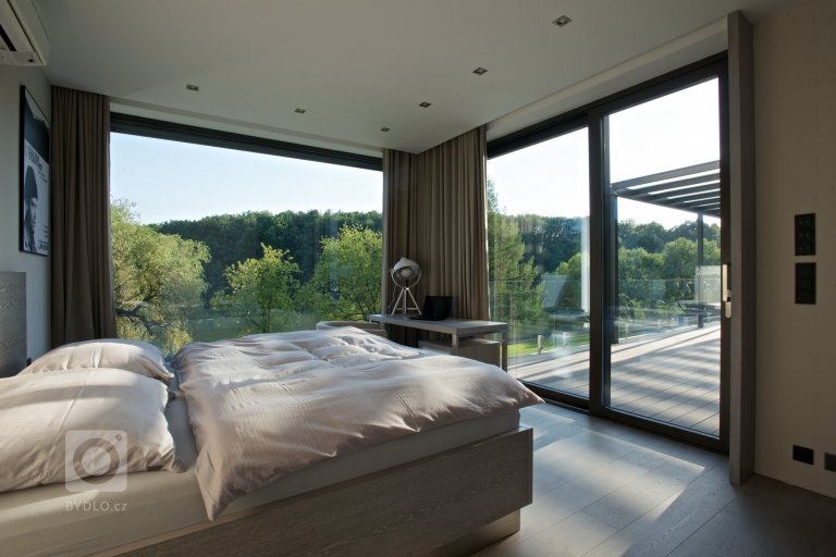 add picture to album