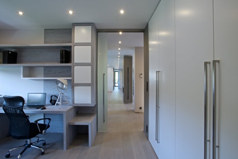 Rekonstrukce rekreačního objektu ze 70. let. Jeho tehdejší devizou bylo hlavně místo - mírný svah nad přehradou, úžasné výhledy, orientace na jih, krásná…