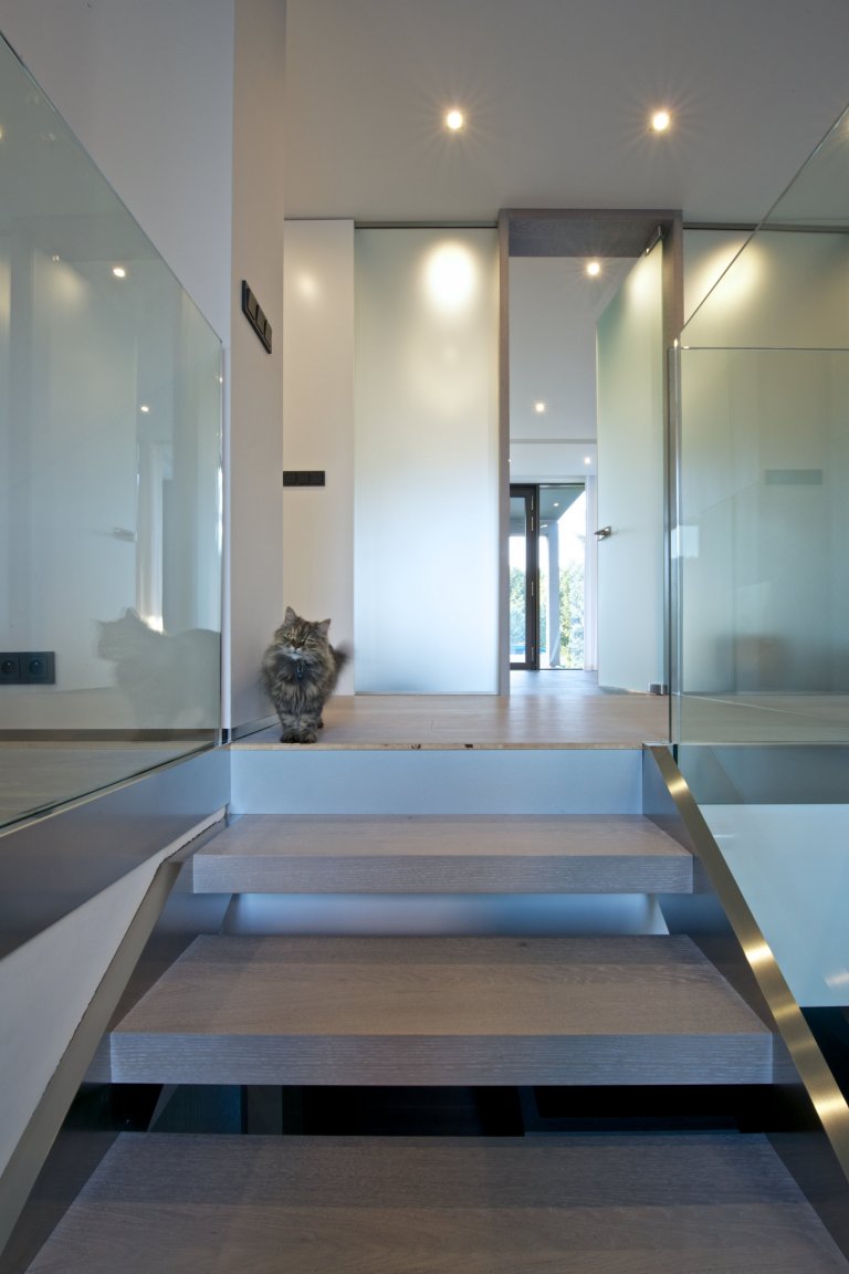 Rekonstrukce rekreačního objektu ze 70. let. Jeho tehdejší devizou bylo hlavně místo - mírný svah nad přehradou, úžasné výhledy, orientace na jih, krásná…