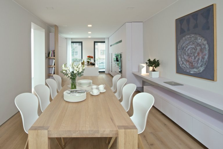 Mladí manželé koupili relativně úzký řadový dům se třemi nadzemními podlažími a sklepem, postavený na přelomu 70. a 80. let minulého století. Ačkoli dům dobře…