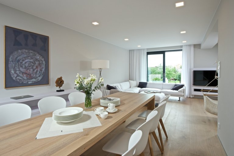 Mladí manželé koupili relativně úzký řadový dům se třemi nadzemními podlažími a sklepem, postavený na přelomu 70. a 80. let minulého století. Ačkoli dům dobře…