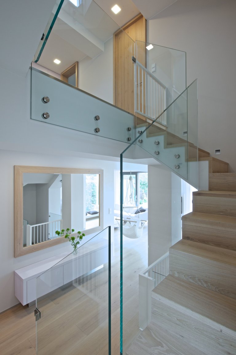 Mladí manželé koupili relativně úzký řadový dům se třemi nadzemními podlažími a sklepem, postavený na přelomu 70. a 80. let minulého století. Ačkoli dům dobře…