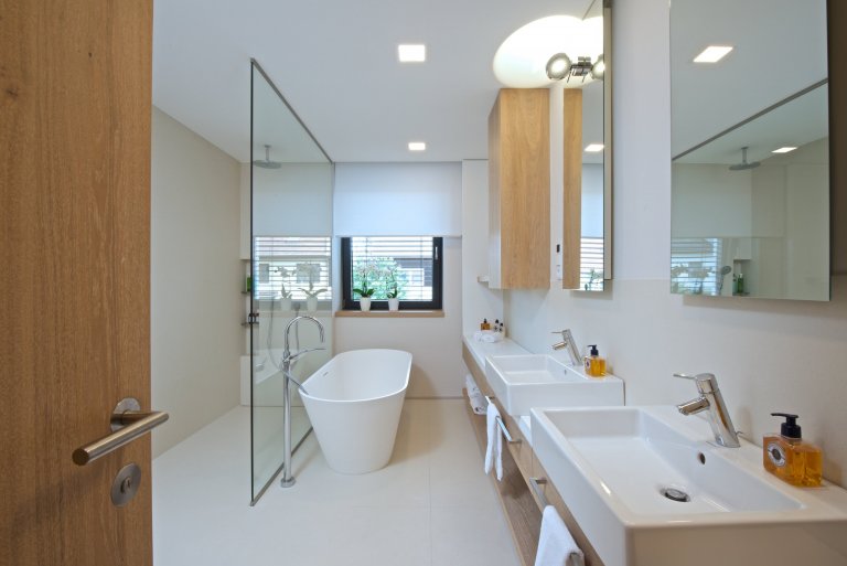 Mladí manželé koupili relativně úzký řadový dům se třemi nadzemními podlažími a sklepem, postavený na přelomu 70. a 80. let minulého století. Ačkoli dům dobře…