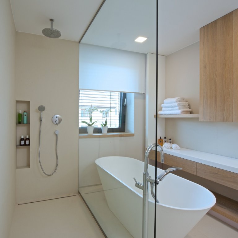 Mladí manželé koupili relativně úzký řadový dům se třemi nadzemními podlažími a sklepem, postavený na přelomu 70. a 80. let minulého století. Ačkoli dům dobře…