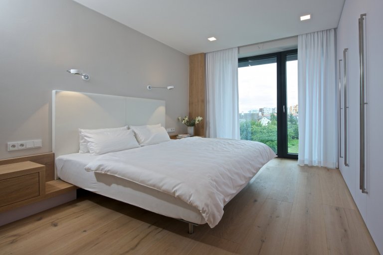 Mladí manželé koupili relativně úzký řadový dům se třemi nadzemními podlažími a sklepem, postavený na přelomu 70. a 80. let minulého století. Ačkoli dům dobře…