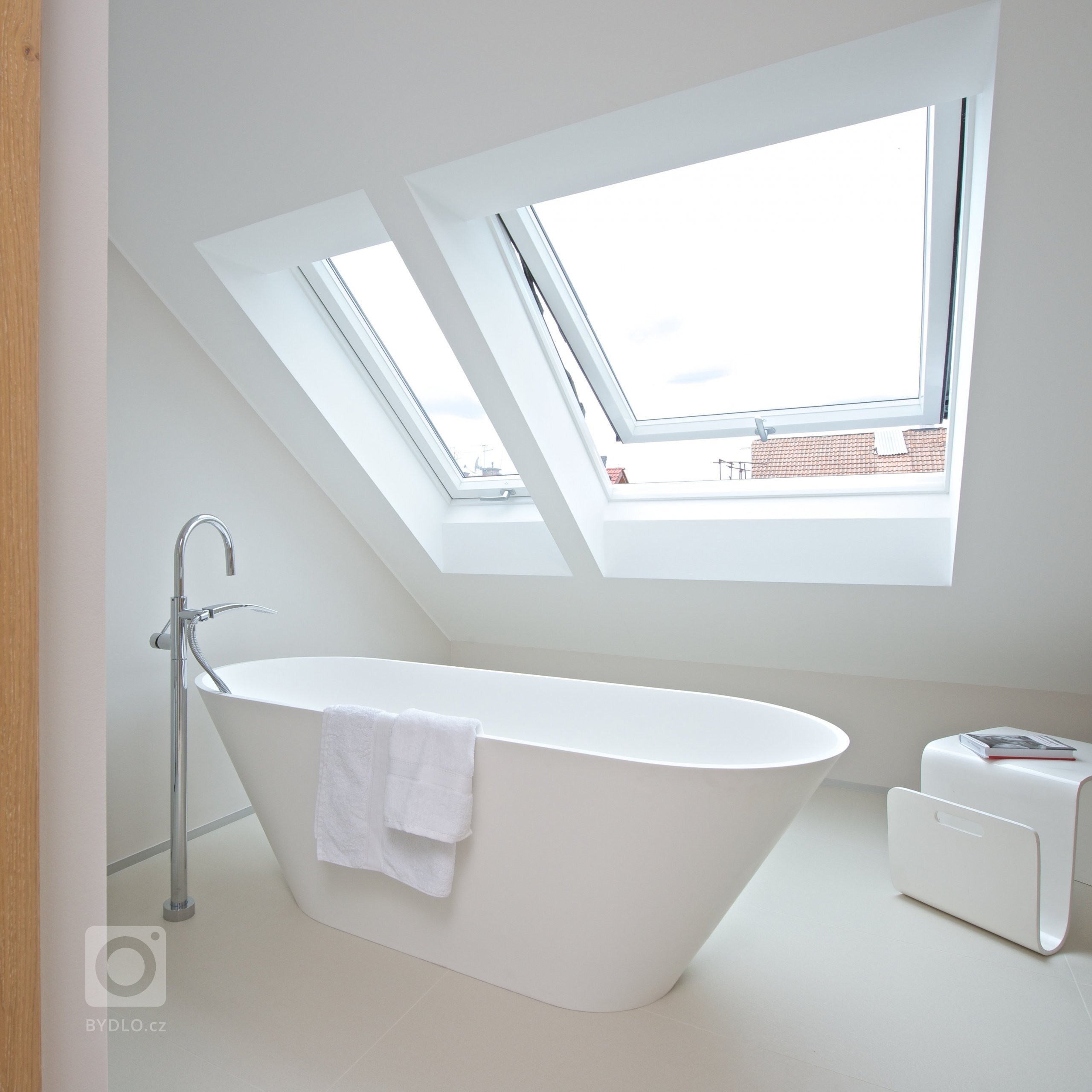 Mladí manželé koupili relativně úzký řadový dům se třemi nadzemními podlažími a sklepem, postavený na přelomu 70. a 80. let minulého století. Ačkoli dům dobře…