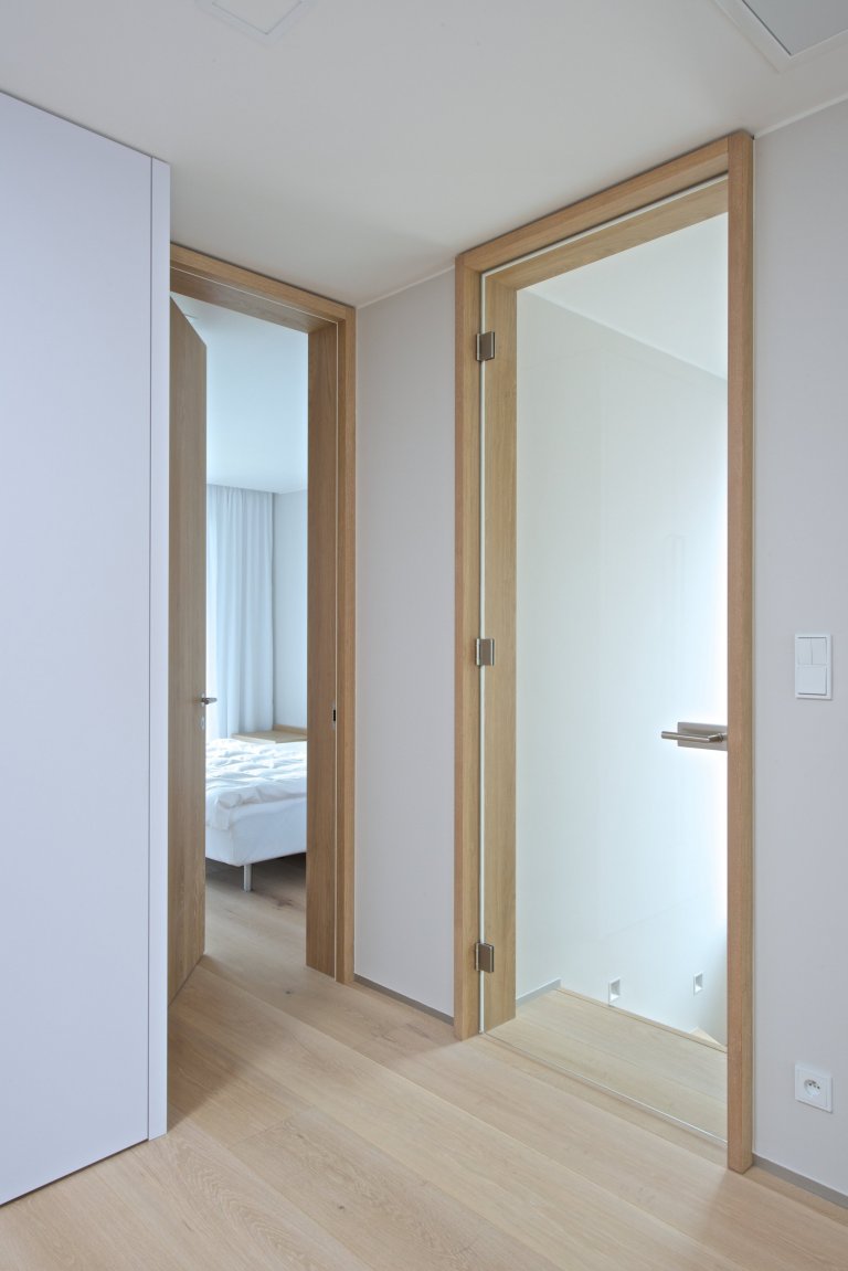 Mladí manželé koupili relativně úzký řadový dům se třemi nadzemními podlažími a sklepem, postavený na přelomu 70. a 80. let minulého století. Ačkoli dům dobře…