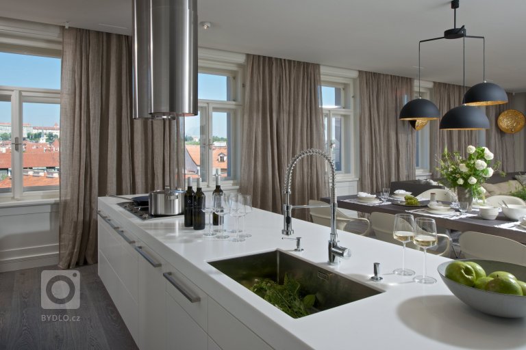 add picture to album