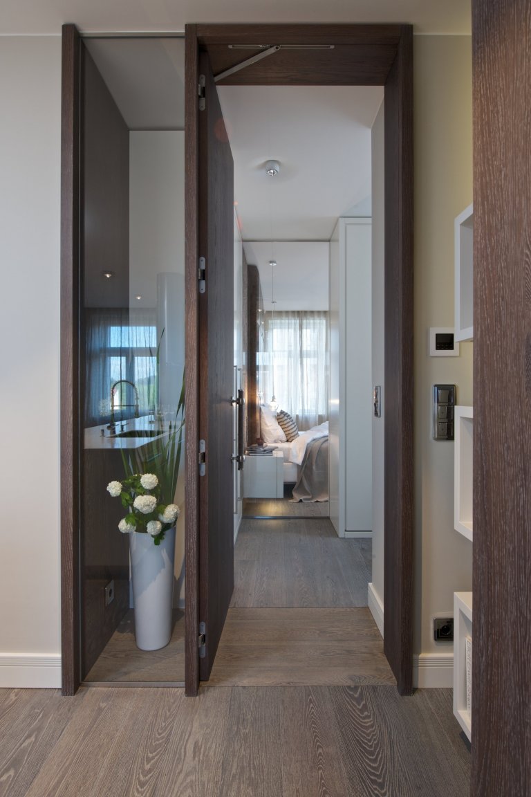 Za zdmi jednoho starého malostranského domu&nbsp;září nový byt zcela naplňující současné potřeby mladého manželského páru s dětmi a zároveň pokorně následující…