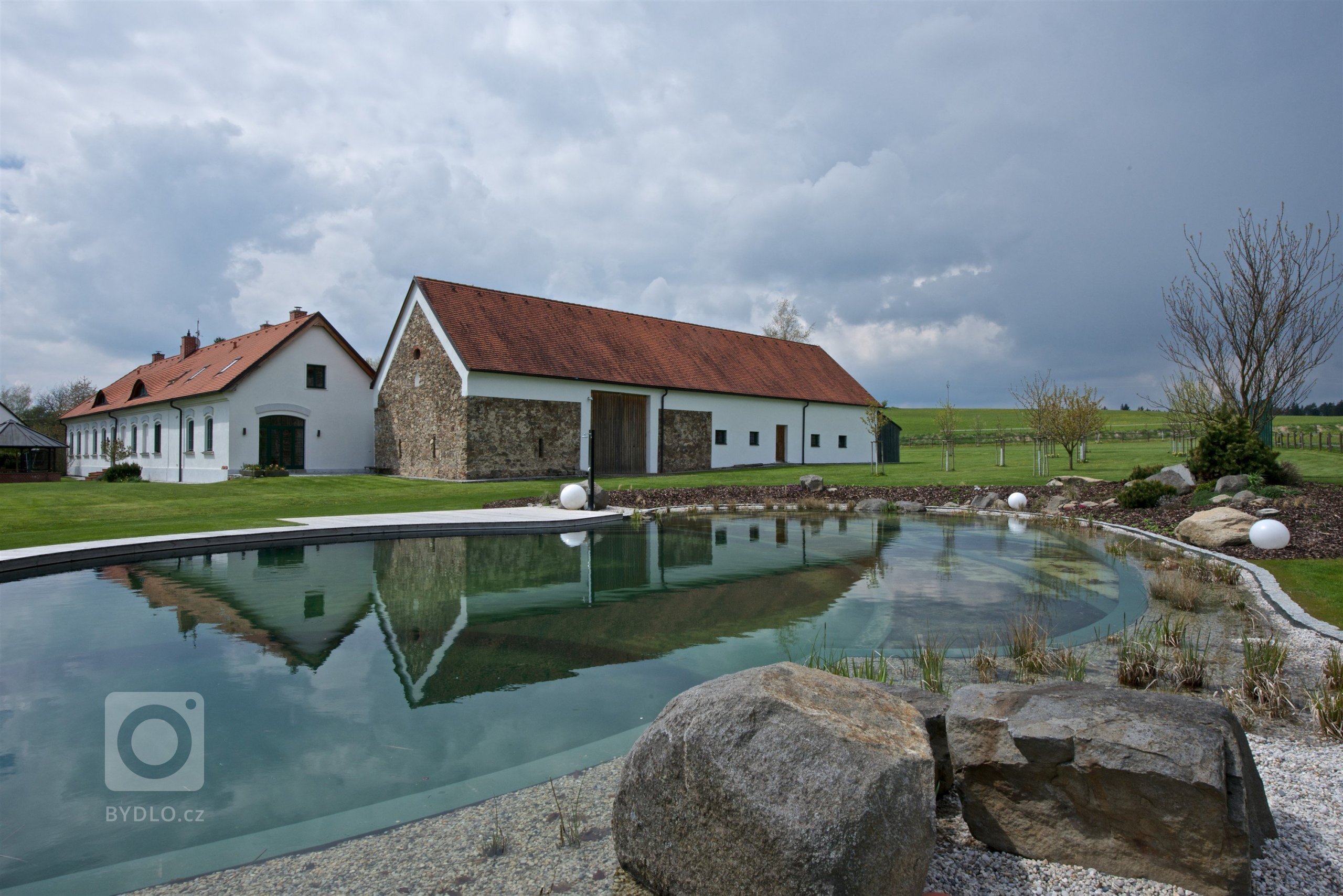 Historie tohoto statku u Písku sahá hluboko do minulosti a je nádherným příkladem, jak lze pečovat o rodinnou tradici.&nbsp;Dnes už byste neuvěřili, že tohle…
