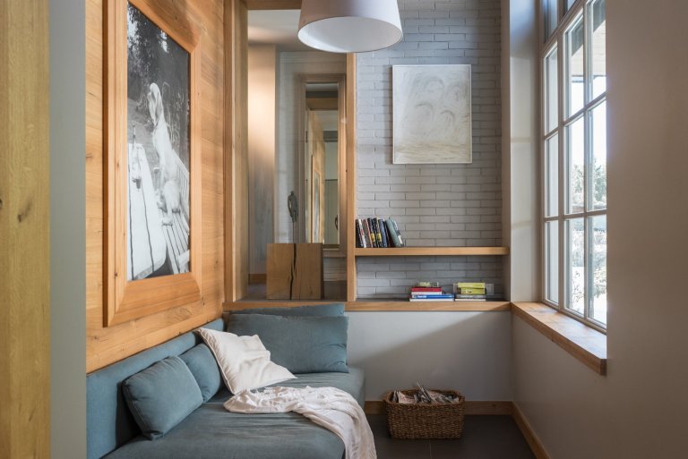 Starý dům svou velikostí nemohl splnit požadavky klientů, neumožnil ani vytvoření velkého obytného prostoru. Při rekonstrukci zde byla vybudována soukromá zóna…