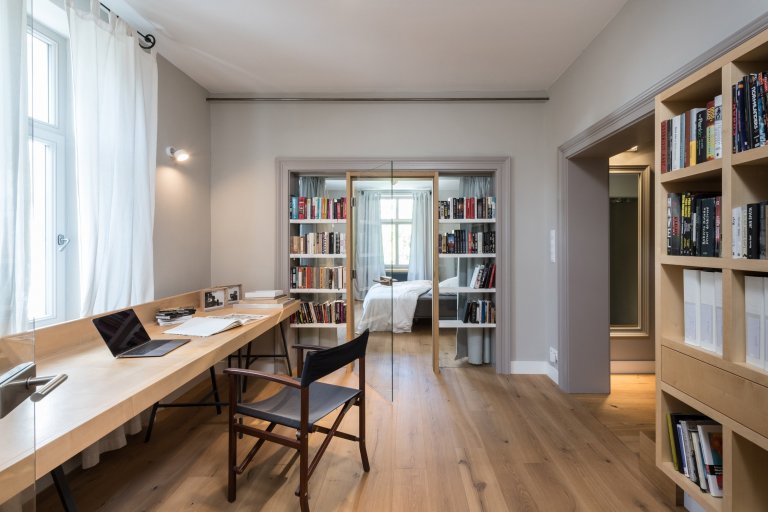 Starý dům svou velikostí nemohl splnit požadavky klientů, neumožnil ani vytvoření velkého obytného prostoru. Při rekonstrukci zde byla vybudována soukromá zóna…