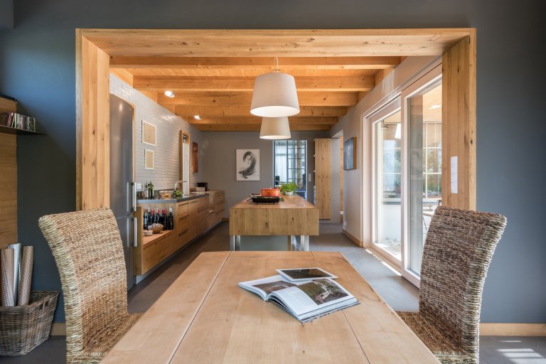 Starý dům svou velikostí nemohl splnit požadavky klientů, neumožnil ani vytvoření velkého obytného prostoru. Při rekonstrukci zde byla vybudována soukromá zóna…