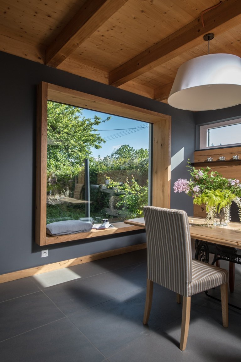 Starý dům svou velikostí nemohl splnit požadavky klientů, neumožnil ani vytvoření velkého obytného prostoru. Při rekonstrukci zde byla vybudována soukromá zóna…