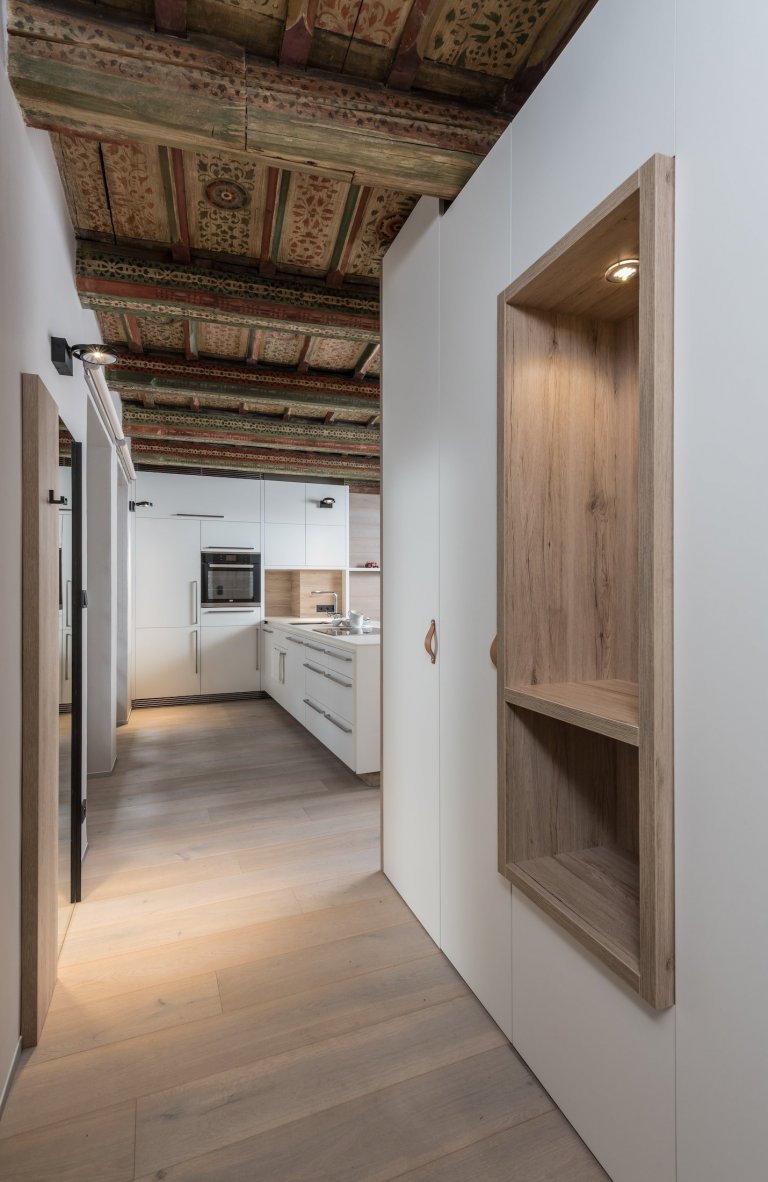 Historická atmosféra, venkovní posezení, soukromí, zádveří s prostorem pro obuv, vstupní šatna, kuchyň, jídelna &amp; sofa, ložnice, koupelna, samostatné WC …