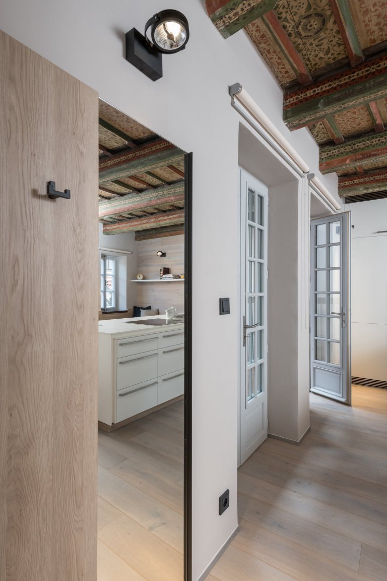 Historická atmosféra, venkovní posezení, soukromí, zádveří s prostorem pro obuv, vstupní šatna, kuchyň, jídelna &amp; sofa, ložnice, koupelna, samostatné WC …