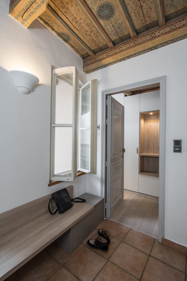 Historická atmosféra, venkovní posezení, soukromí, zádveří s prostorem pro obuv, vstupní šatna, kuchyň, jídelna &amp; sofa, ložnice, koupelna, samostatné WC …