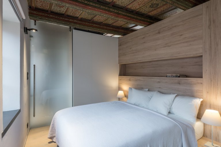 Historická atmosféra, venkovní posezení, soukromí, zádveří s prostorem pro obuv, vstupní šatna, kuchyň, jídelna &amp; sofa, ložnice, koupelna, samostatné WC …