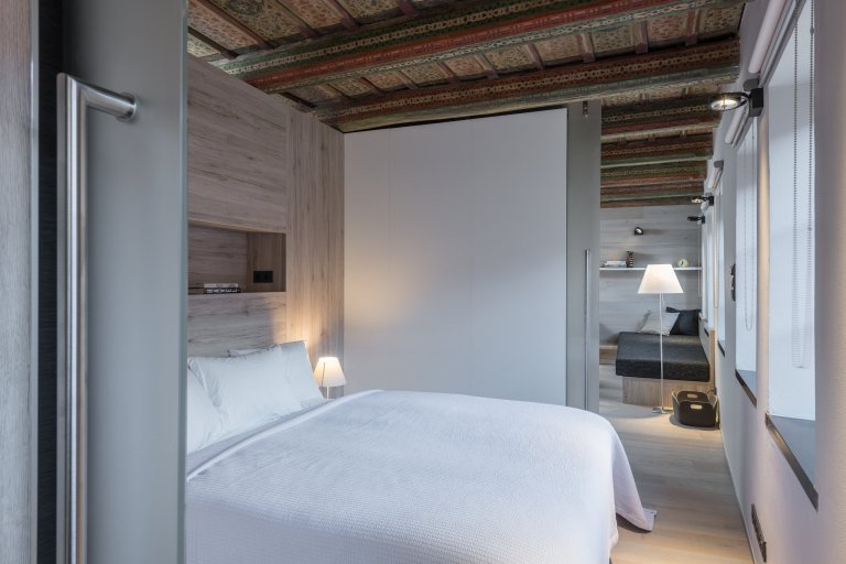 Historická atmosféra, venkovní posezení, soukromí, zádveří s prostorem pro obuv, vstupní šatna, kuchyň, jídelna &amp; sofa, ložnice, koupelna, samostatné WC …