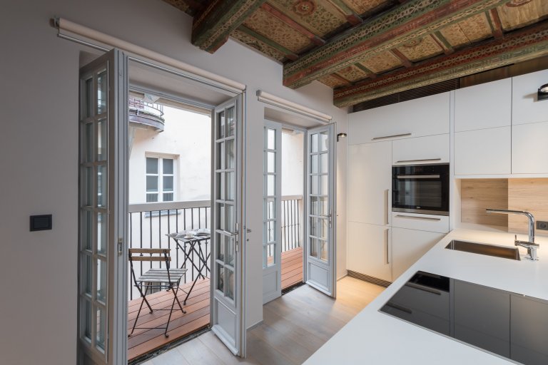 Historická atmosféra, venkovní posezení, soukromí, zádveří s prostorem pro obuv, vstupní šatna, kuchyň, jídelna &amp; sofa, ložnice, koupelna, samostatné WC …