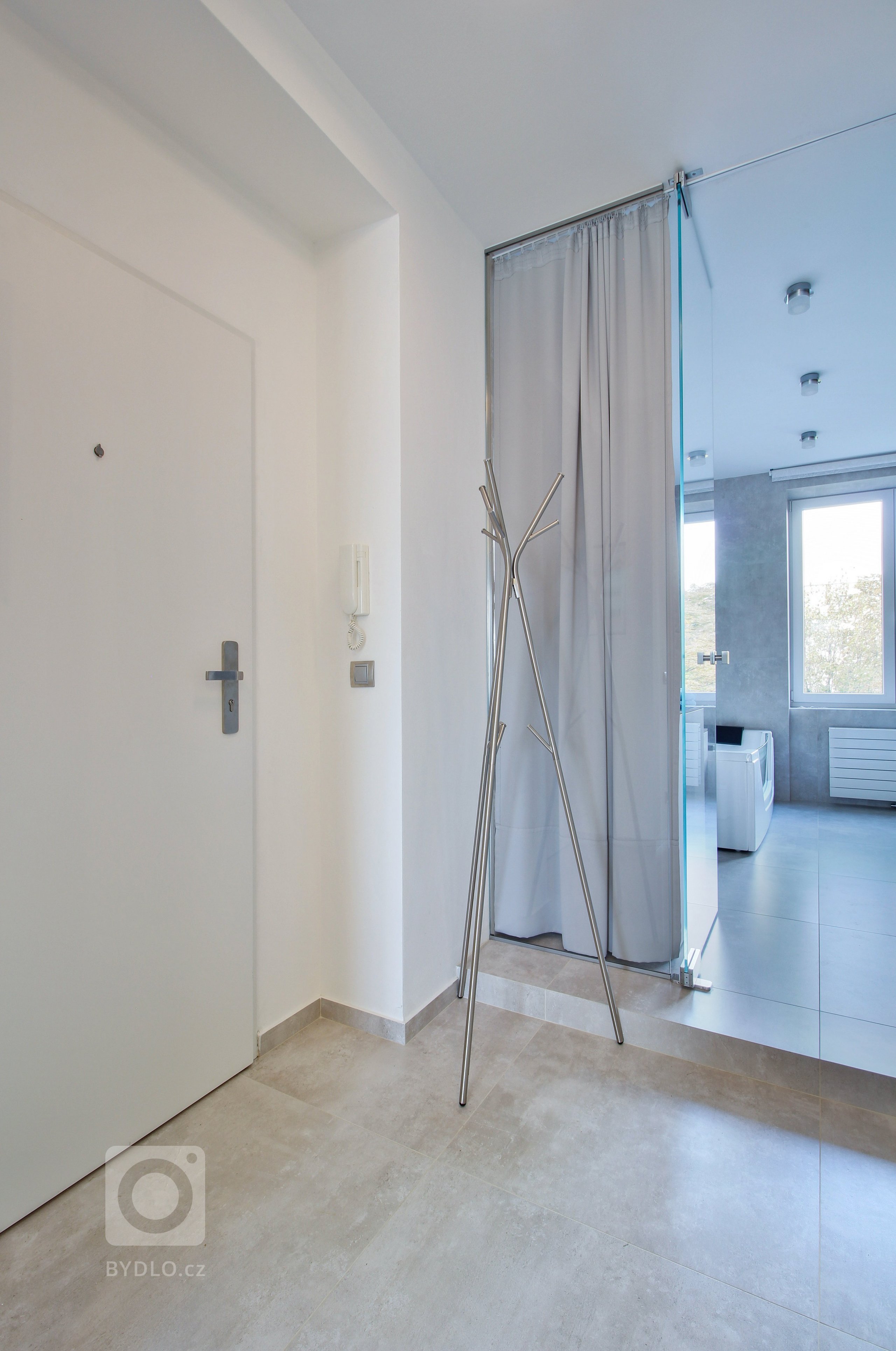 Rekonstrukce bytu v Praze se saunovým koutkem splnila očekávání nejen investora.
