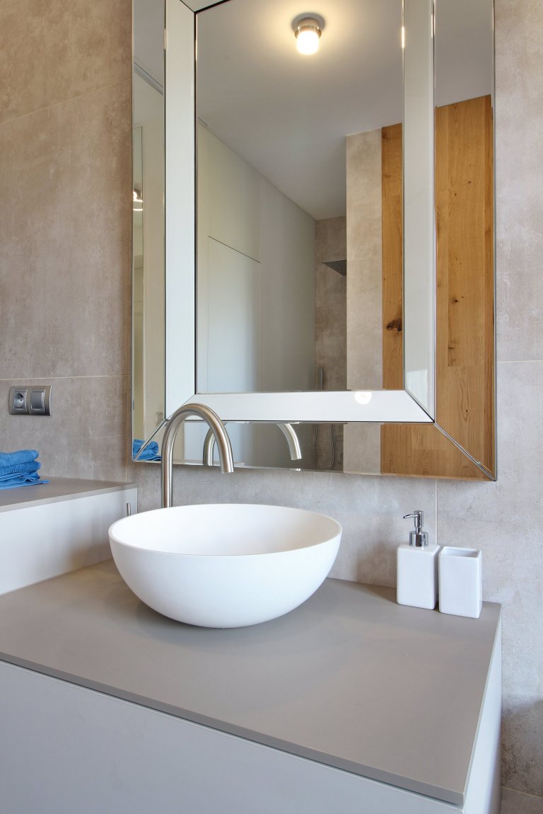 Rekonstrukce bytu v Praze se saunovým koutkem splnila očekávání nejen investora.
