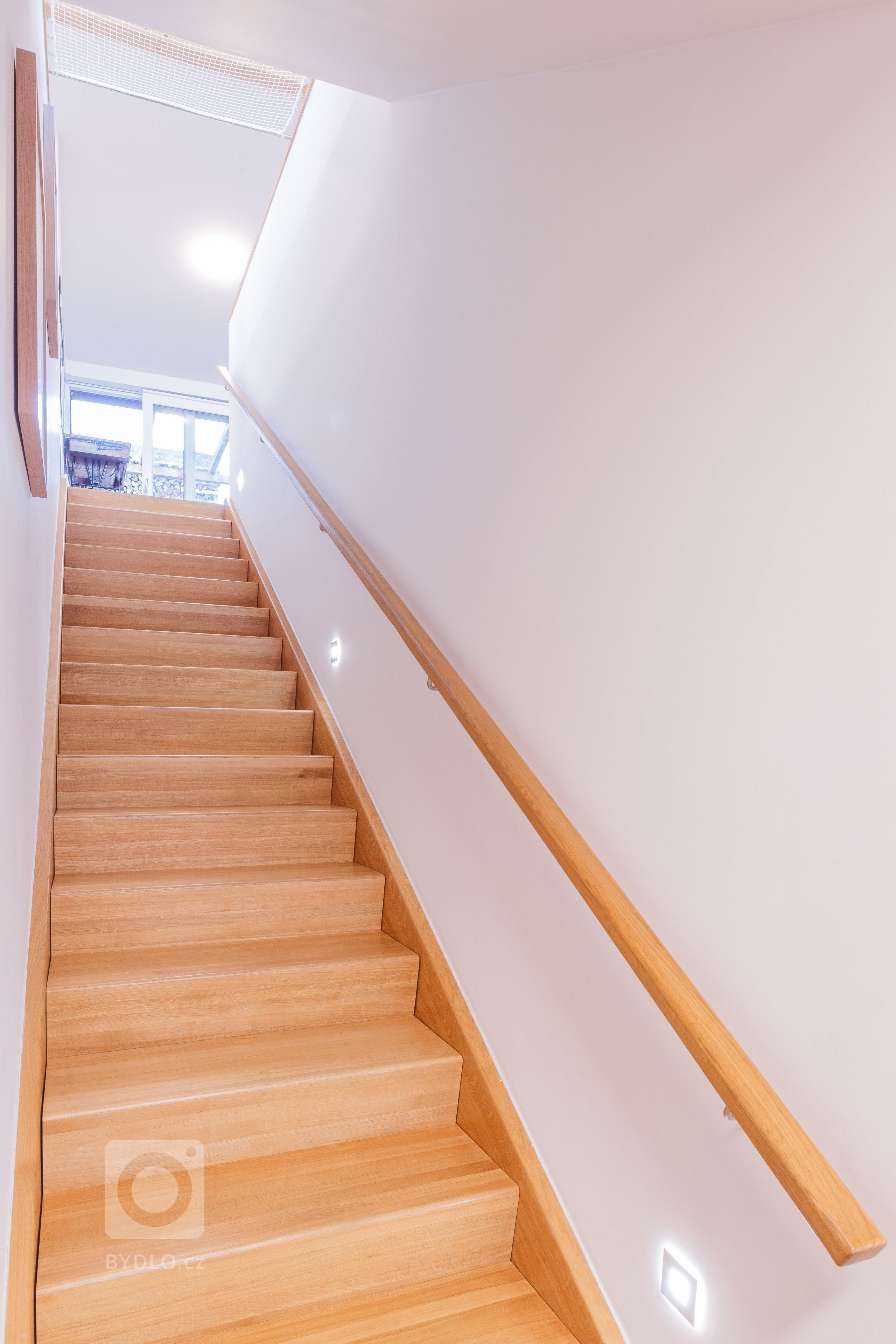 Individuální rodinný dům s&nbsp;výjimečným duchem a atmosférou byl vytvořen jako moderní dřevostavba, reflektující potřeby stavebníka a&nbsp;reagující na…