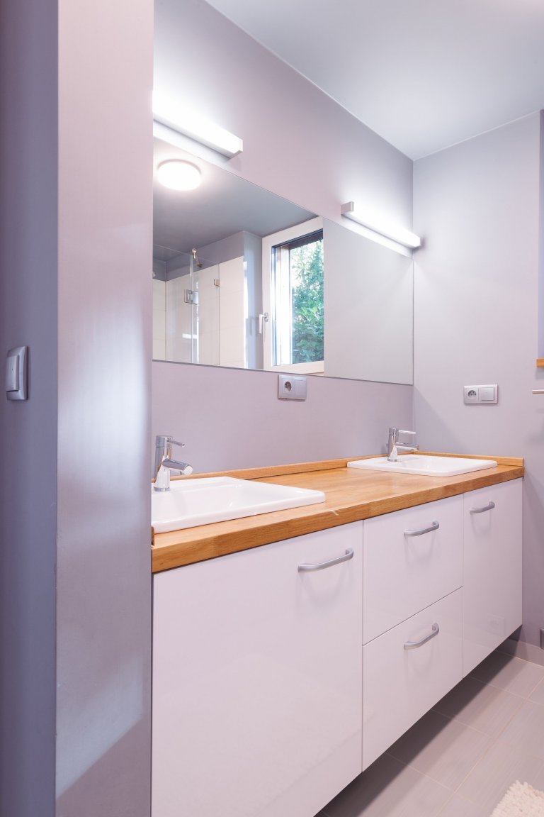 Individuální rodinný dům s&nbsp;výjimečným duchem a atmosférou byl vytvořen jako moderní dřevostavba, reflektující potřeby stavebníka a&nbsp;reagující na…