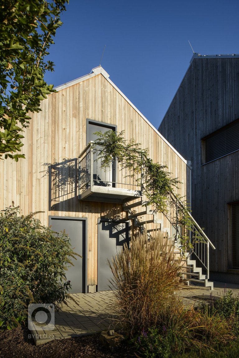 add picture to album