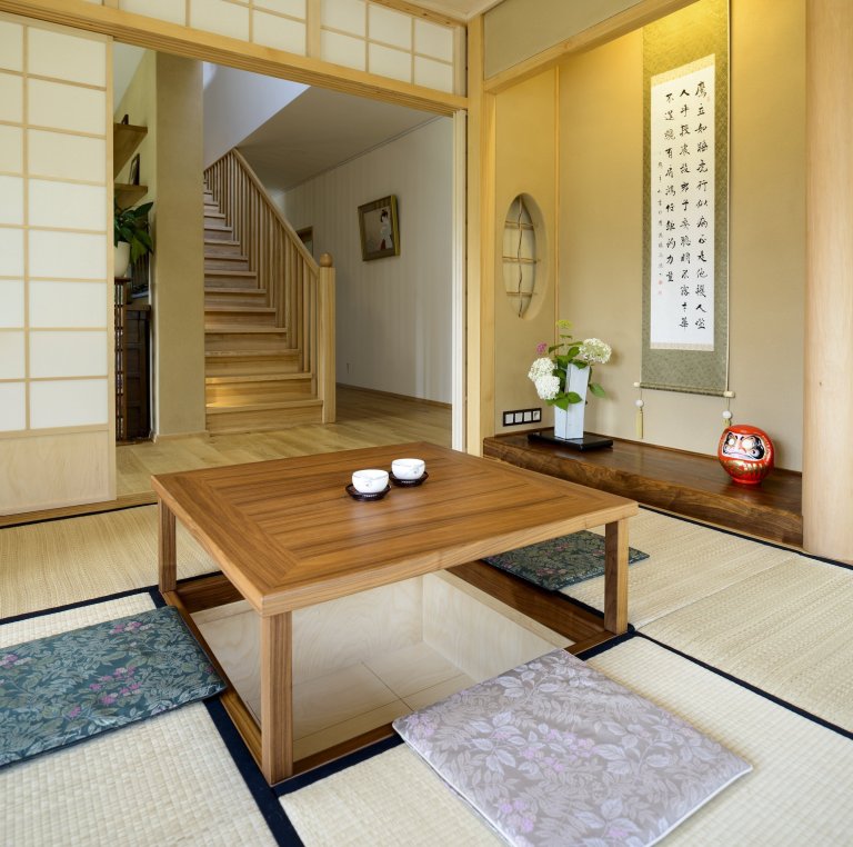 Koncepce rodinného domu s&nbsp;permakulturní zahradou pro japonsko-český manželský pár je vedena snahou o&nbsp;jednoduché, funkční a kultivované řešení, které…