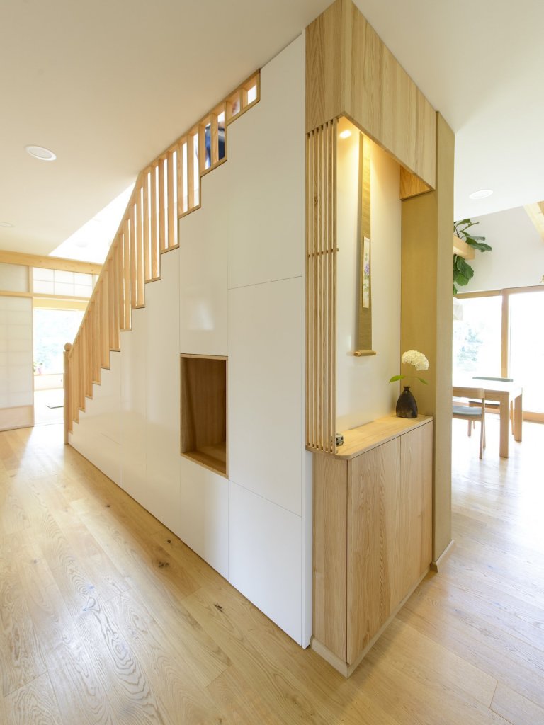 Koncepce rodinného domu s&nbsp;permakulturní zahradou pro japonsko-český manželský pár je vedena snahou o&nbsp;jednoduché, funkční a kultivované řešení, které…