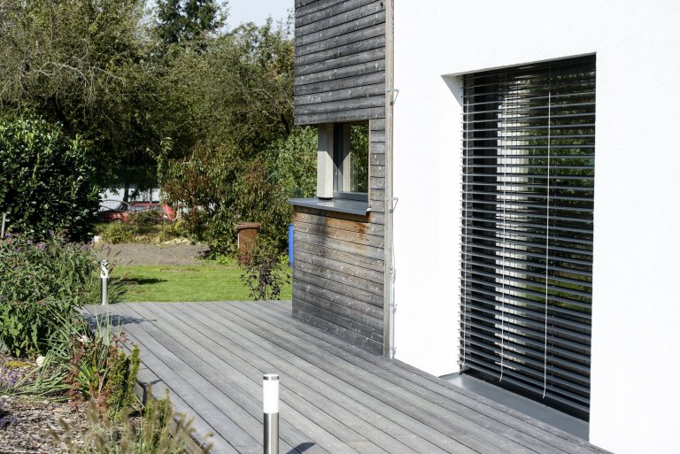 Rodinný dům s přízemím a obytným podkrovím pro manželský pár se dvěma menšími dětmi. Jedná se o moderní skeletovou dřevostavbu s difúzně otevřenou skladbou…