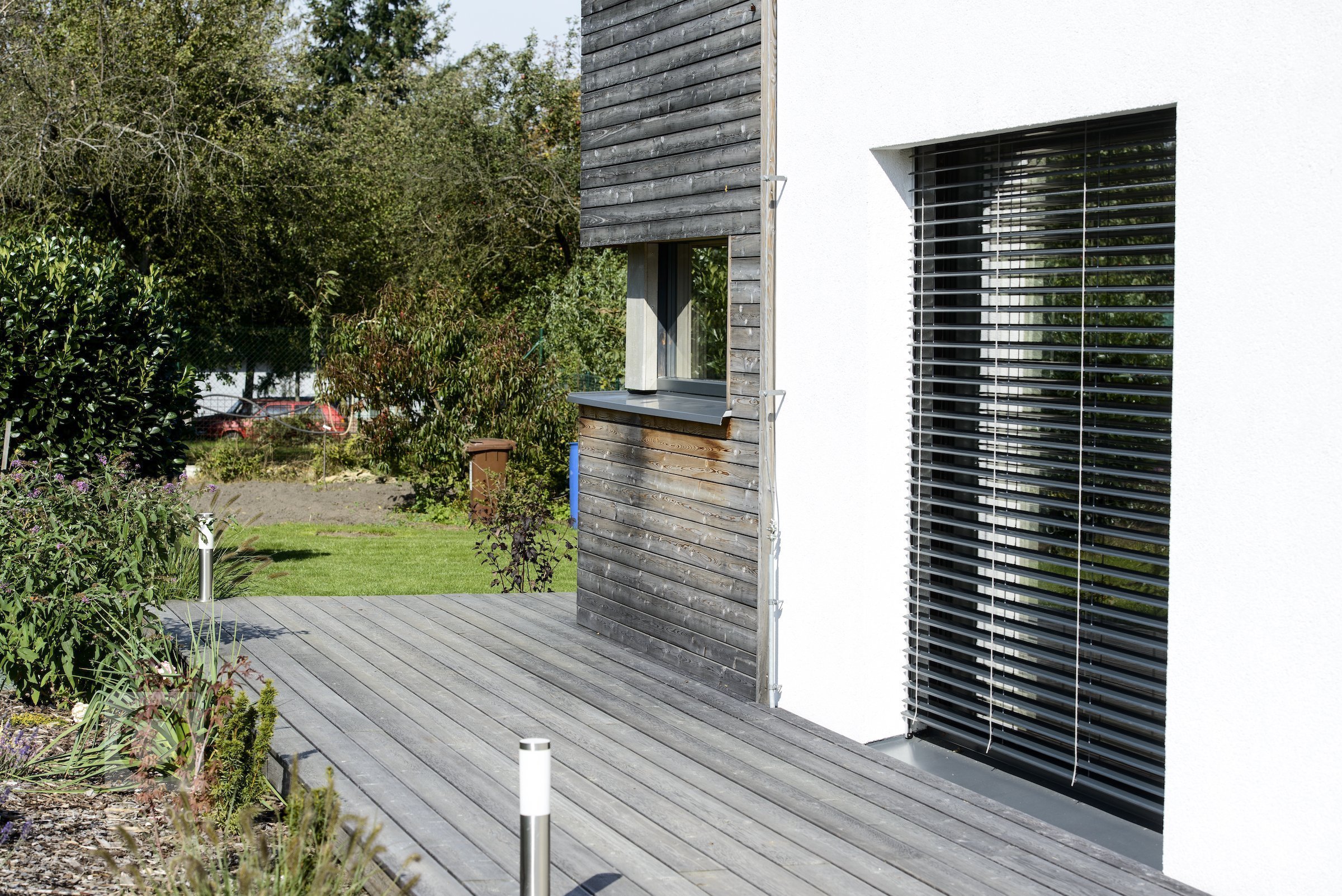 Rodinný dům s přízemím a obytným podkrovím pro manželský pár se dvěma menšími dětmi. Jedná se o moderní skeletovou dřevostavbu s difúzně otevřenou skladbou…